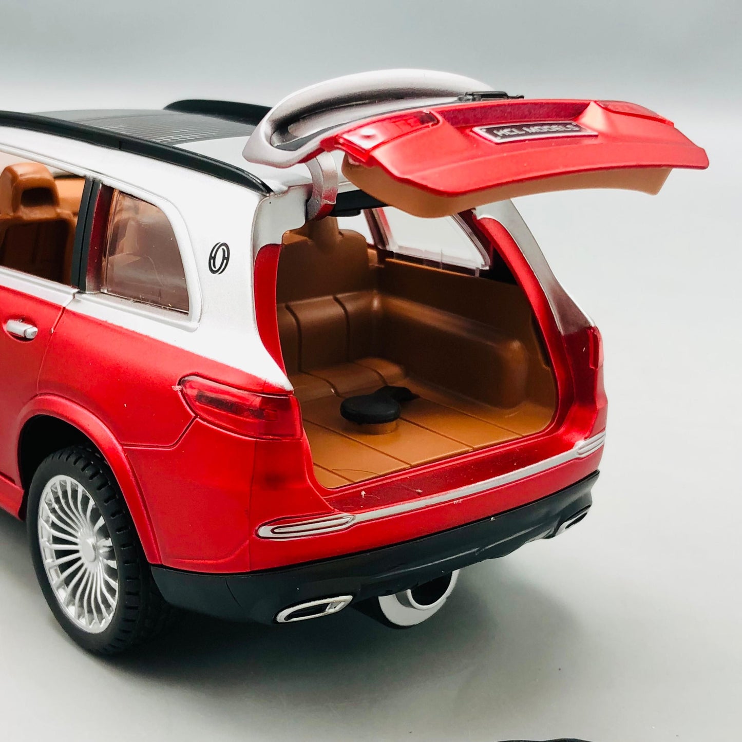 Mercedes Maybach GLS RC 1:22 Diecast Luxury Model Car with Smoke & LED Lights