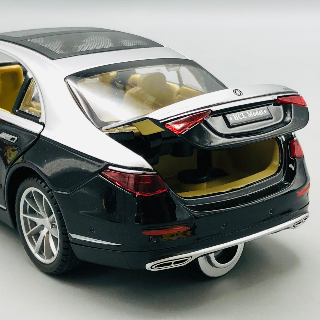 Mercedes-Maybach RC 1:22 Diecast Luxury Model Car with Smoke & LED Lights