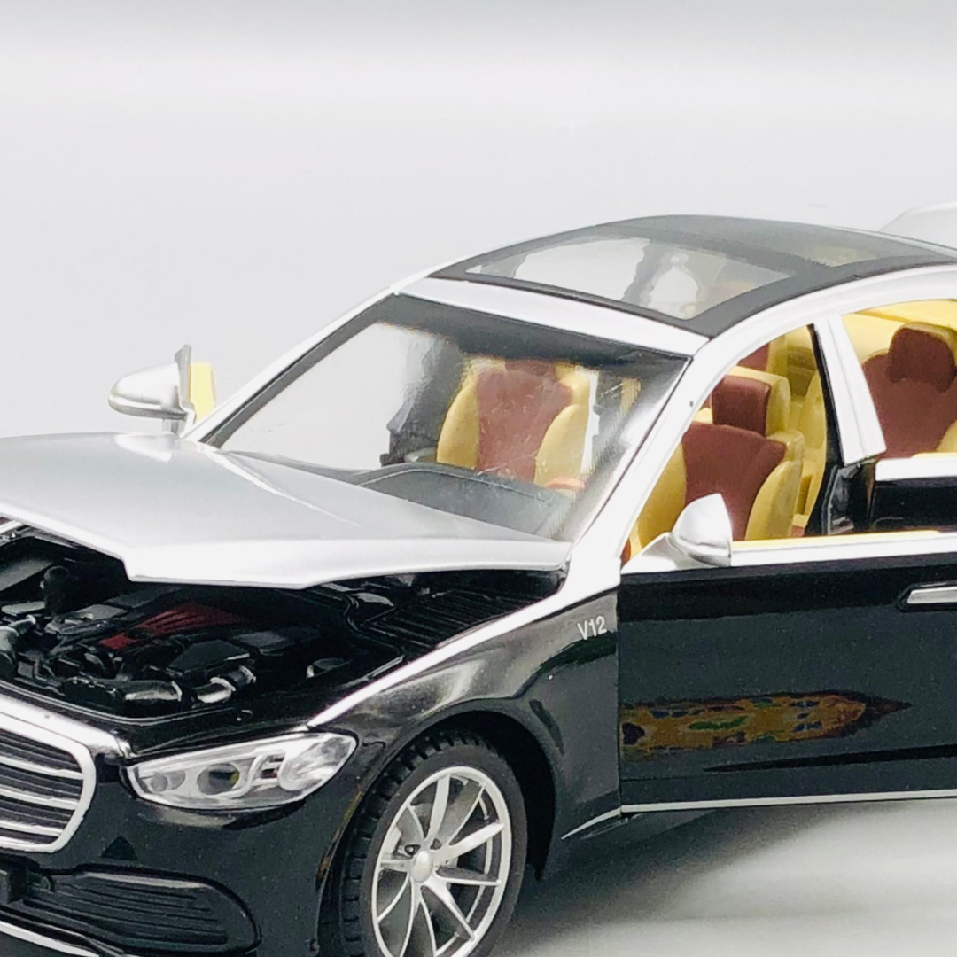 Mercedes-Maybach RC 1:22 Diecast Luxury Model Car with Smoke & LED Lights